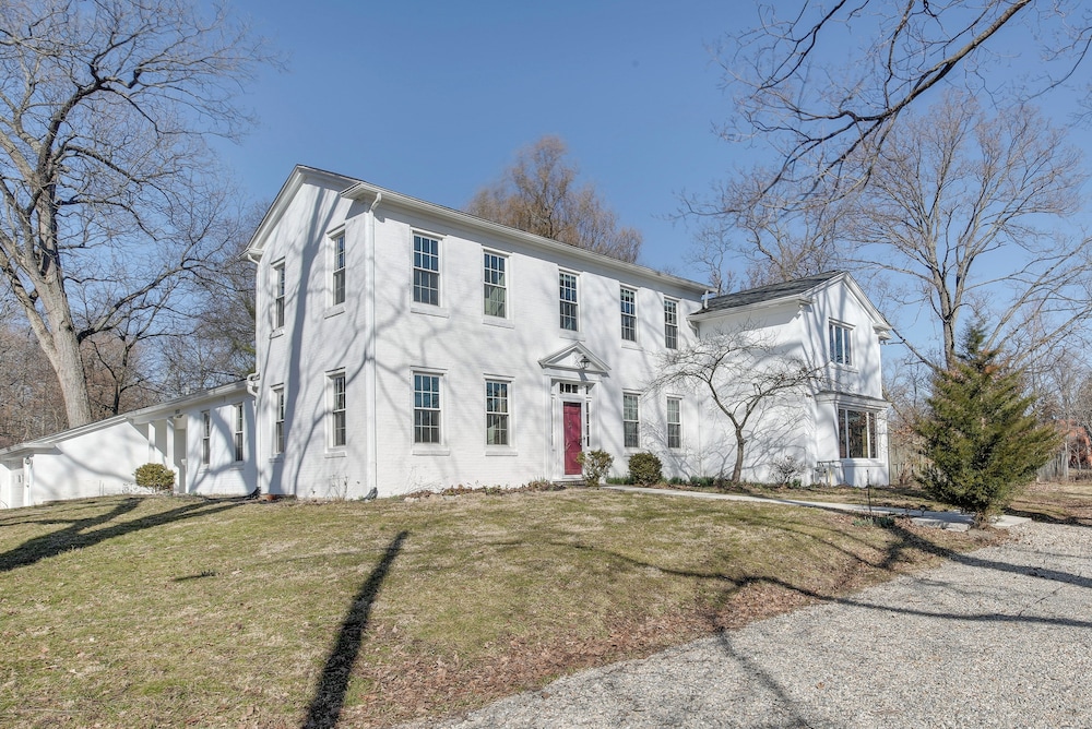 Spacious & Updated Farmhouse in Yellow Springs