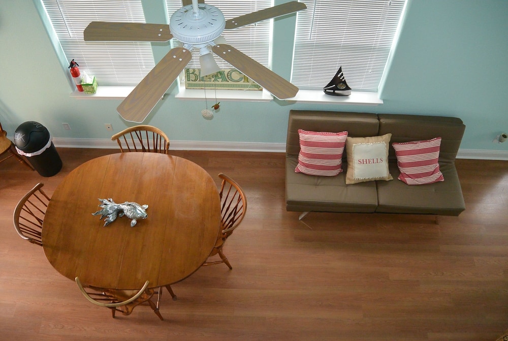 Private Pelican 2 Bedroom Home