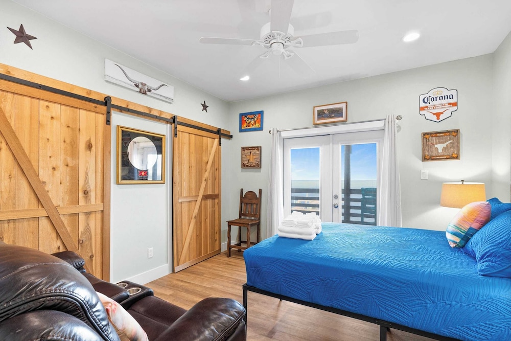 Laguna Sunrise Water Views, Private Pool + Minutes to Padre Island & Beaches