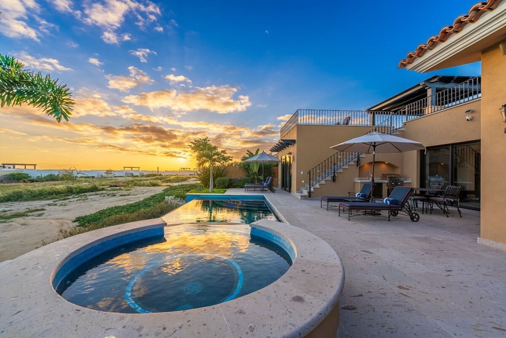 4BD Diamante Spacious Patio and Private Pool