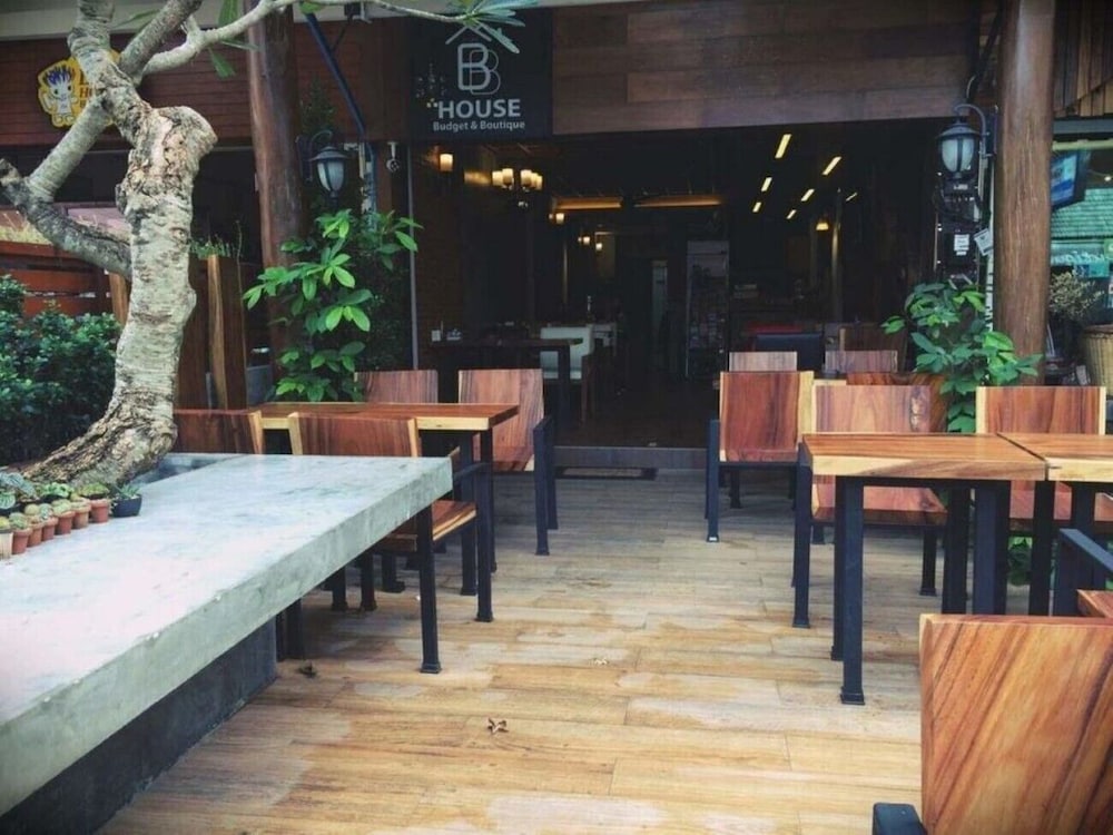 Nature Home Hostel & Cafe