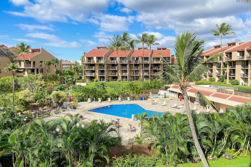 Kamaole Sands 6-303 - Courtyard and Ocean Views From Renovated 3rd Floor Condo