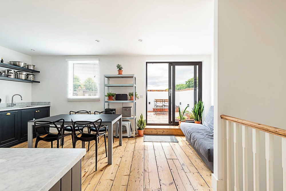 Stylish Chiswick Apartment With a Private Terrace