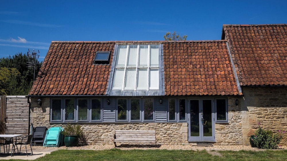The Dovecote, Rowden Manor- Sleeps 6 & Parking