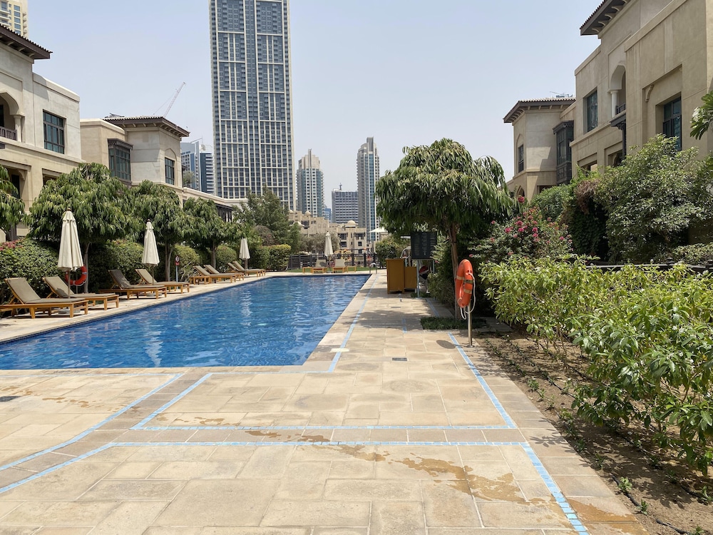 Lux BnB I Souk Al Bahar I Burj Khalifa Views