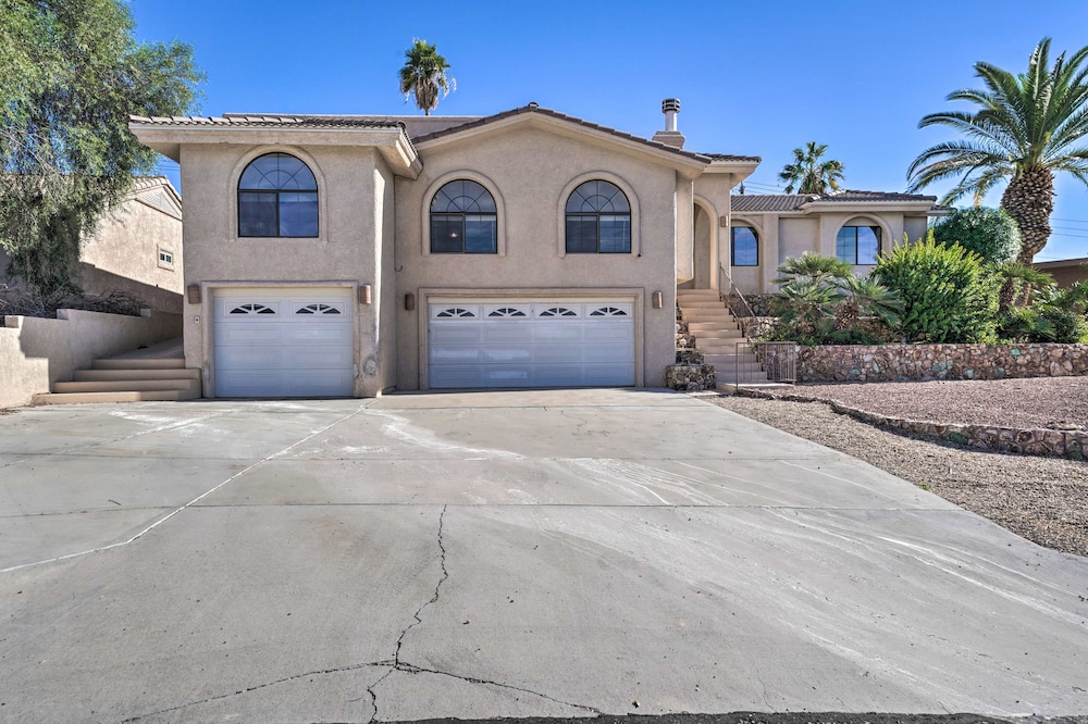 Lake Havasu City Gem w/ Putting Green & Pool Table view 5
