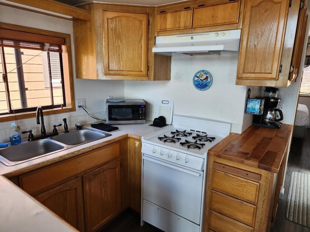 Ocean Front Cabin 12 Jacuzzi Spectacular Views