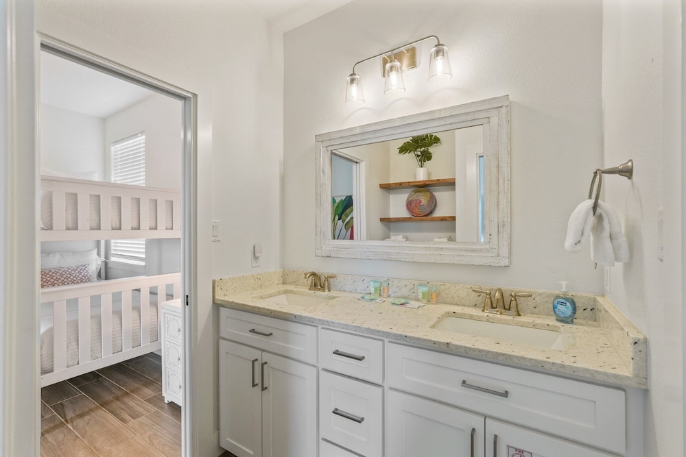Chancla - Pet Friendly! Community Pool!