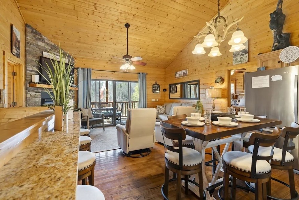 Hillbilly Hideaway 4 Bedroom Cabin