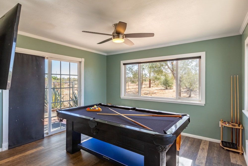 Sunset Grove Two Beautiful Homes w Private Pool