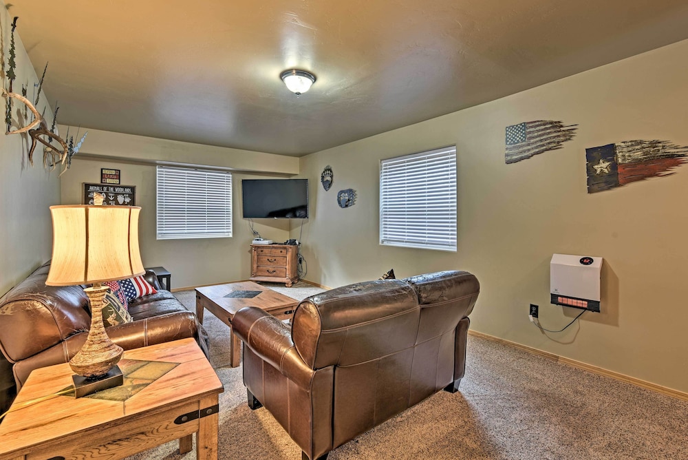 Cabin w/ Deck 2 Minutes From Angel Fire Resort view 5