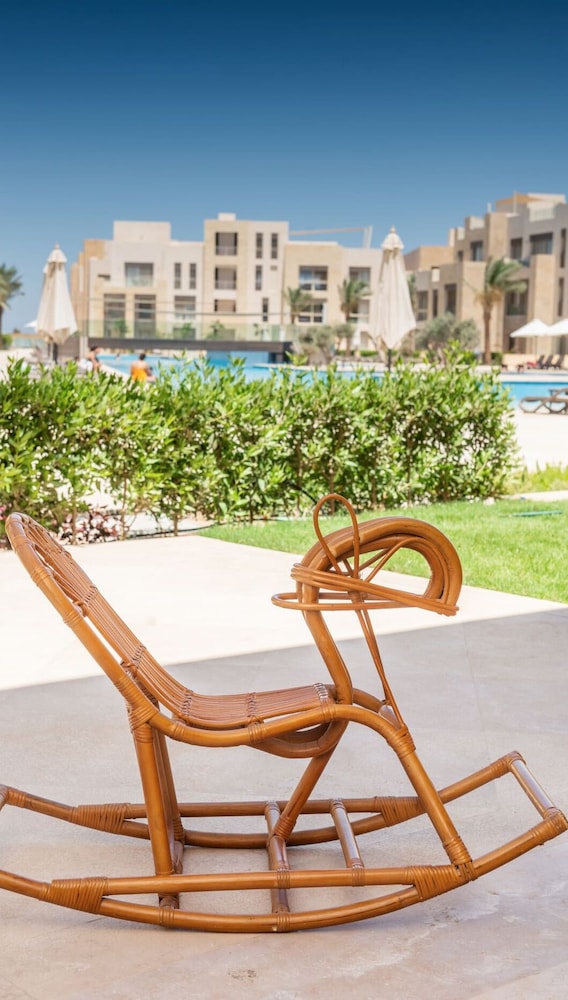 Xuru Stays I Exotic 1bdr w/ Outdoor Terrace Pool & Beach Access