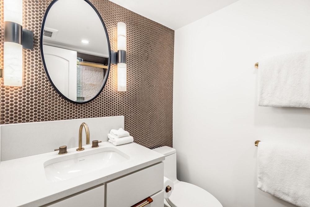 Chateau Eau Claire & Roaring Fork by Frias Properties