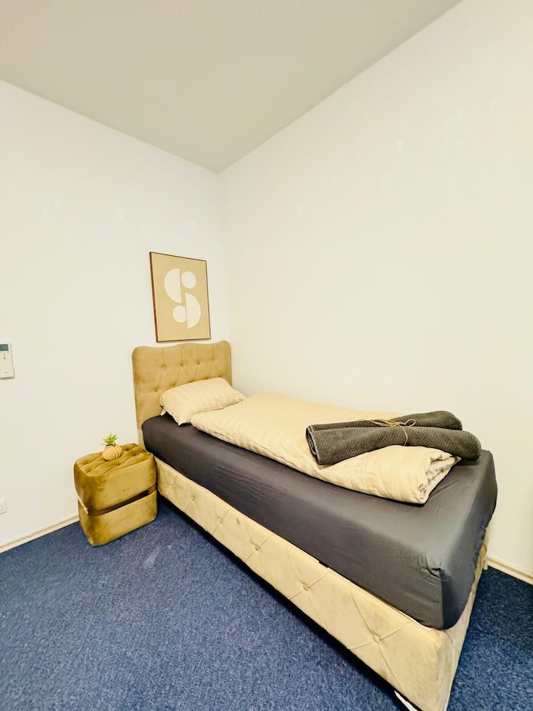 Spacious 7BR Apartment Prime Location
