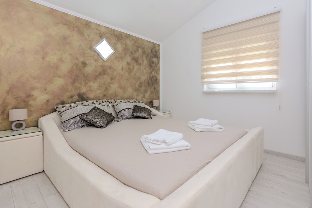Apartments Mavracic