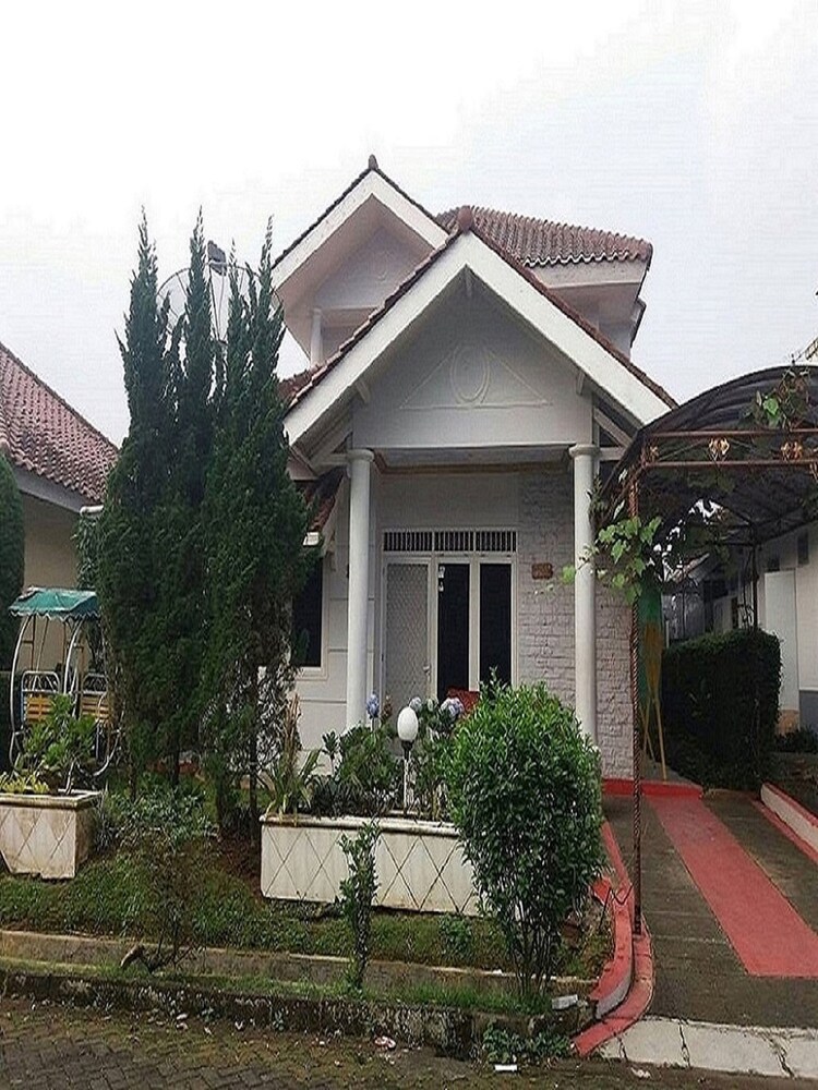 Villa Kota Bunga Sakura