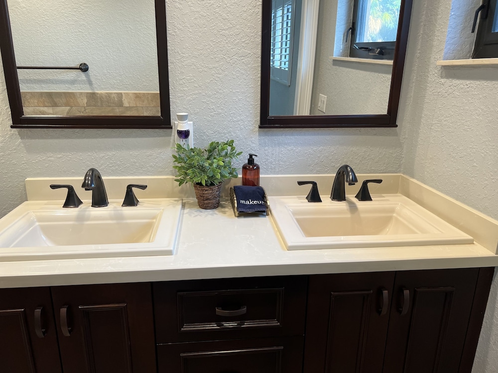 Stunning 3-bed House in Hollywood With hot tub - Image 5