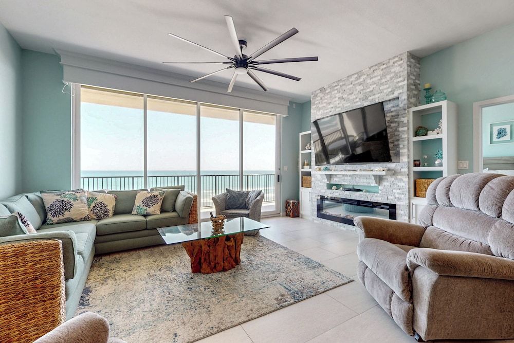 Gorgeous 3BR Penthouse w/ Lanai Facing the Gulf