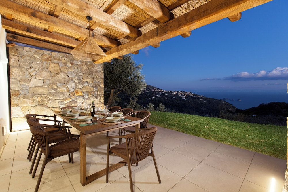 Design Villa With Infinity Pool & Li Galli View