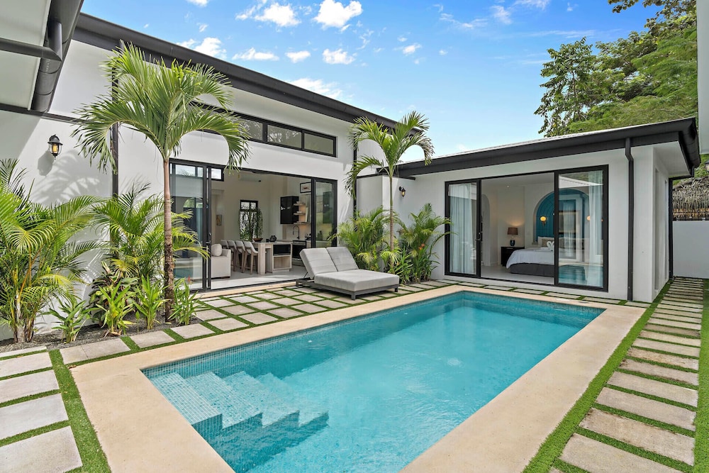 Modern Garden Villa with Private Pool, Outdoor Kitchen & Separate Casita Near Playa Potrero