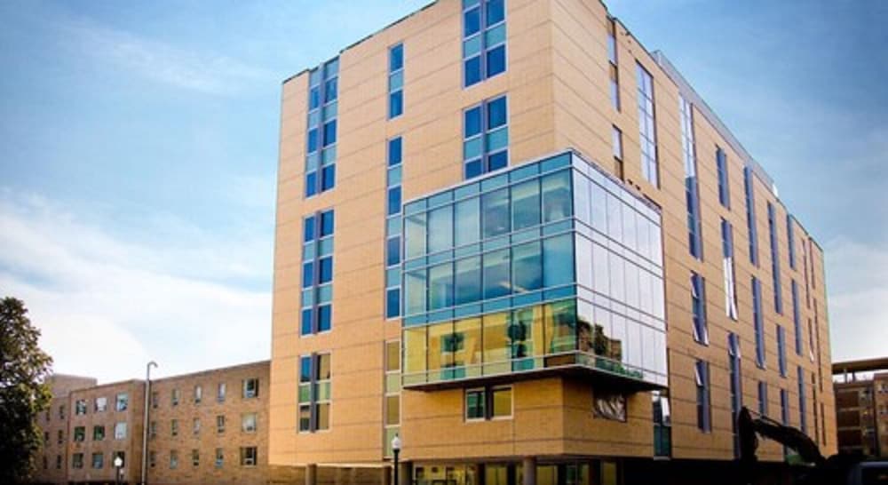 Queen's University - David C. Smith House - Campus Accommodation