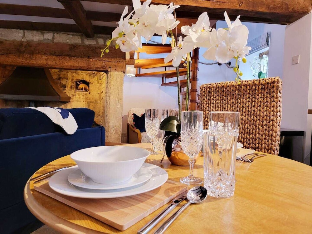 Host Stay Gwenelin Cottage