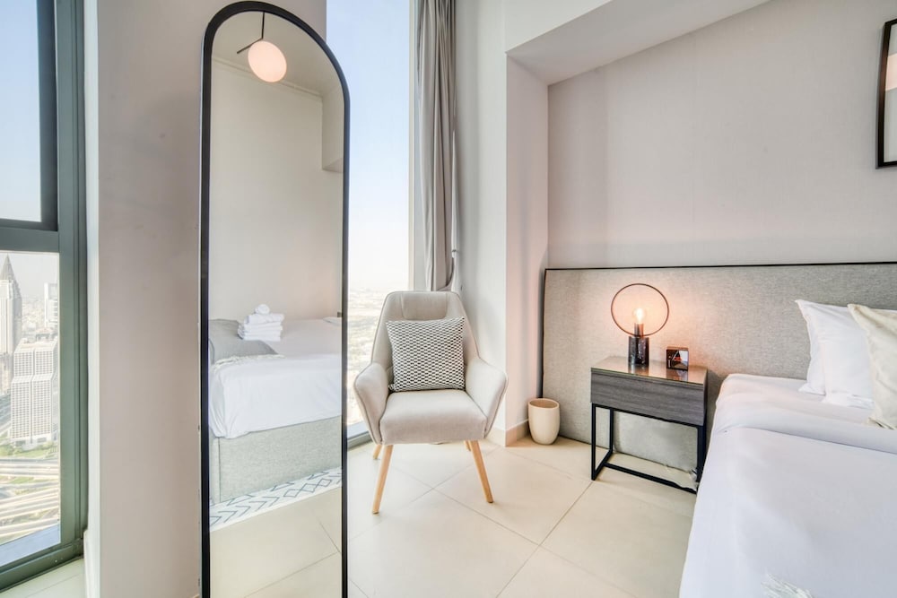 Contemporary Apt With Burj Khalifa View