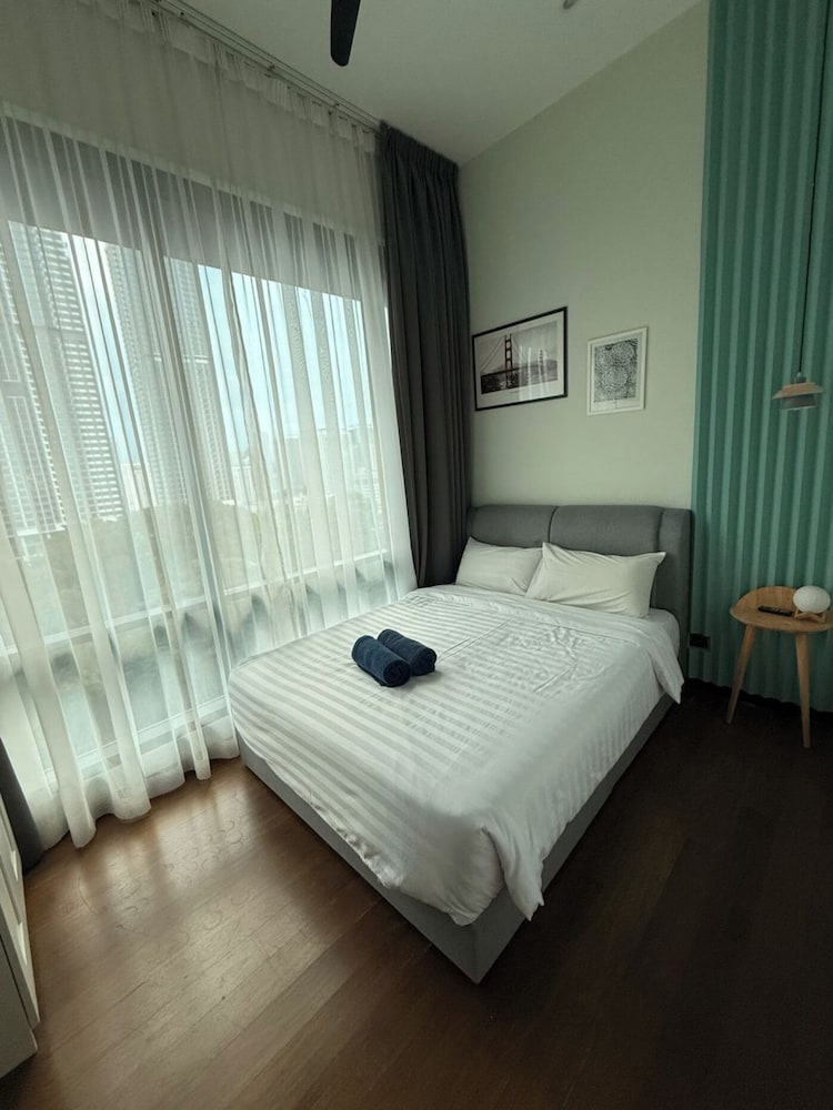 Grand Lumia Suite At Opus Residence