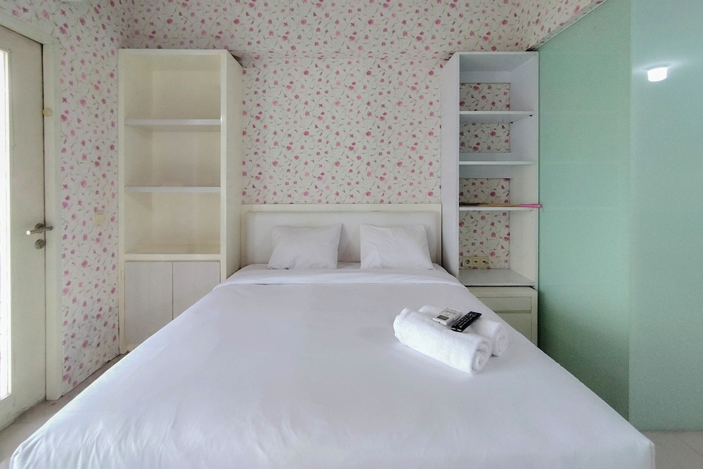 Comfy and Warm Studio at The Square Surabaya Apartment