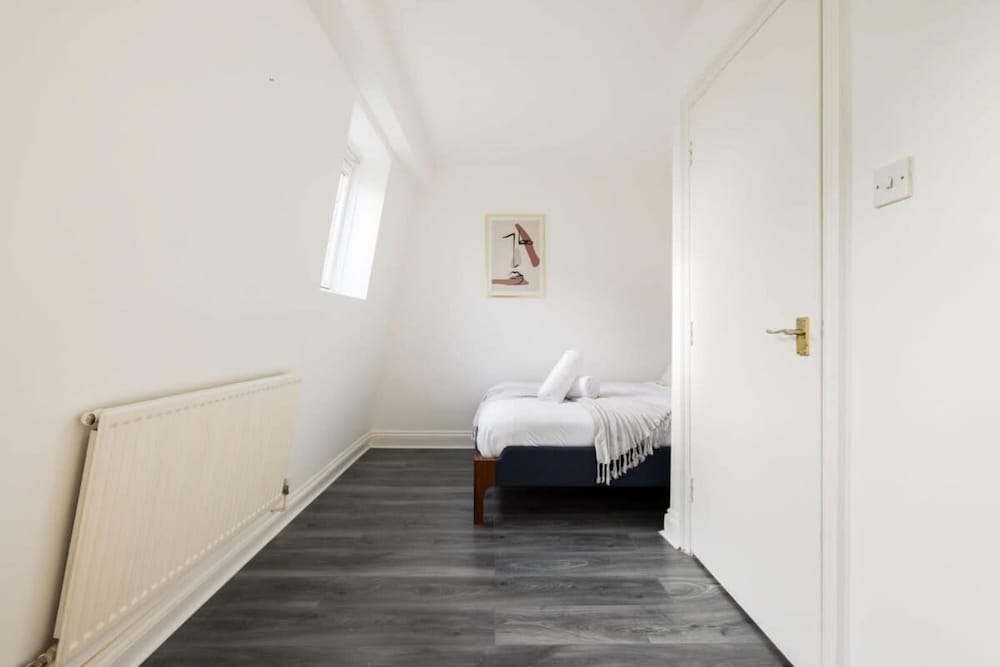 Stylish 2 Bedroom Apartment - Shepherd s Bush