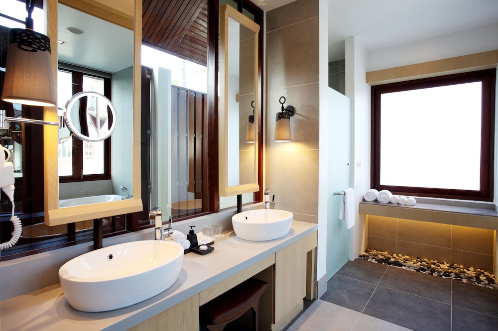 Graceland Khaolak Beach Resort