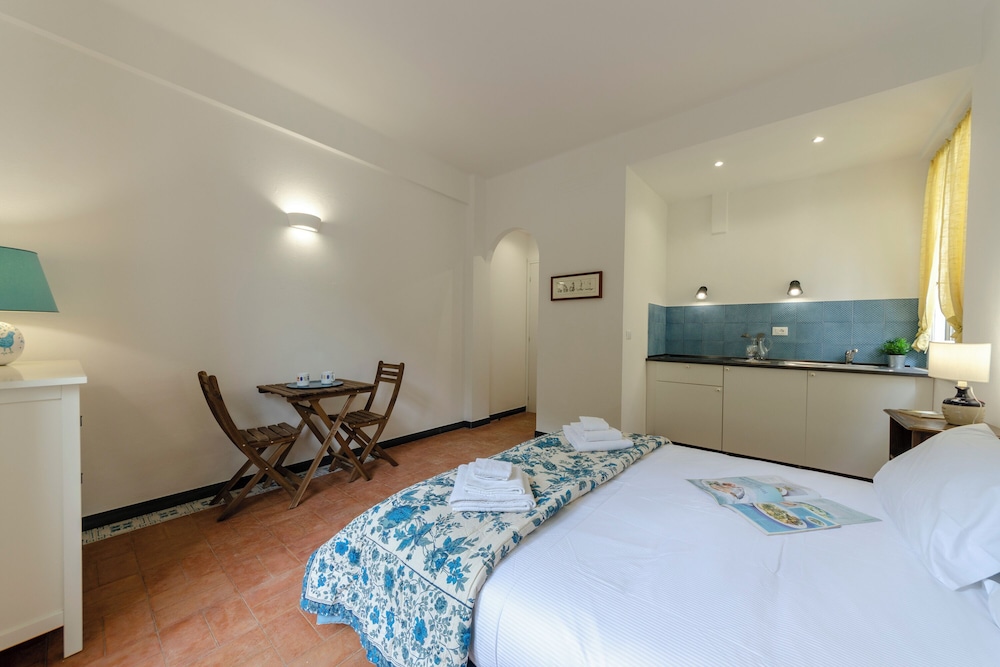 Vernazza Apartments