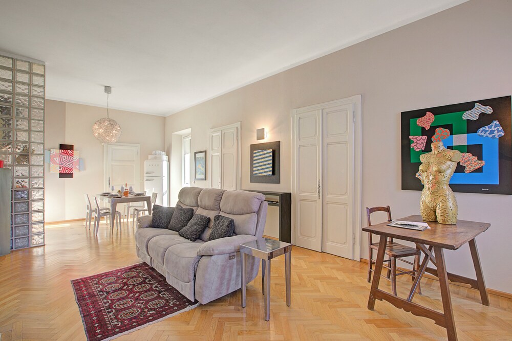 Zara Apartment in Villa Jejia