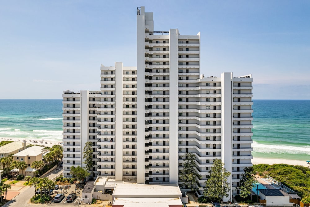 1 Incredible View by Avantstay Emerald Coast Views on Beach! view 4
