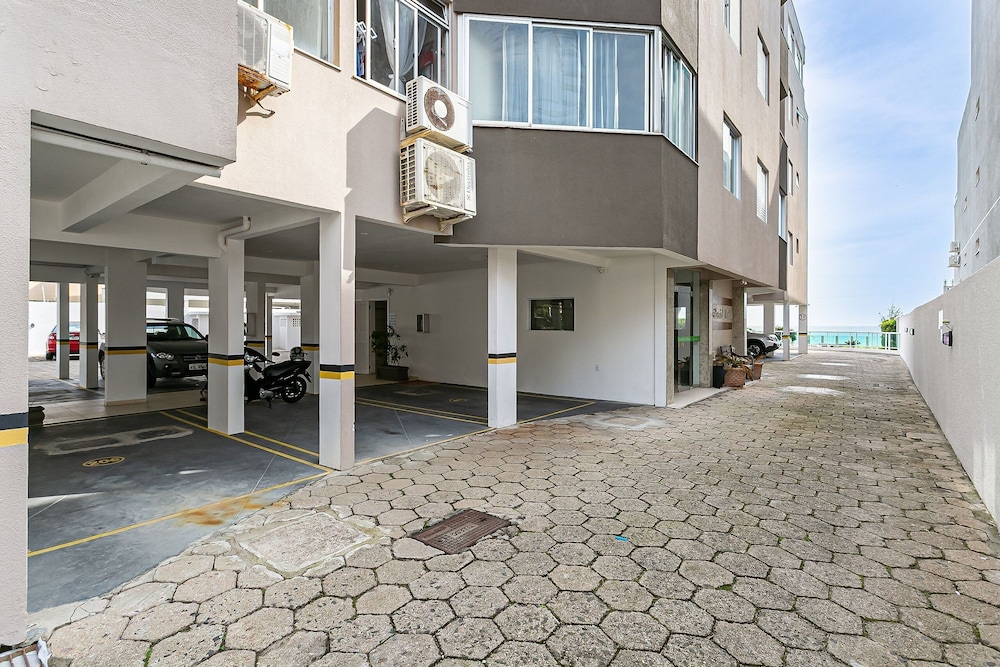 Apto em Condominio pe na Areia, c/ Piscina Mhr308