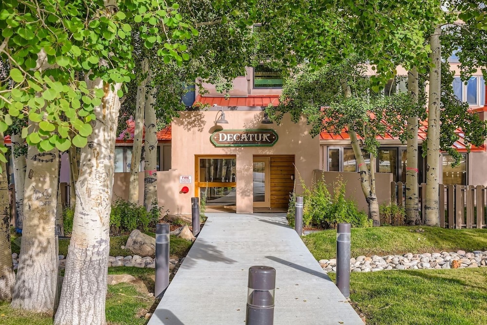 1806 Decatur 2 Bedroom Condo
