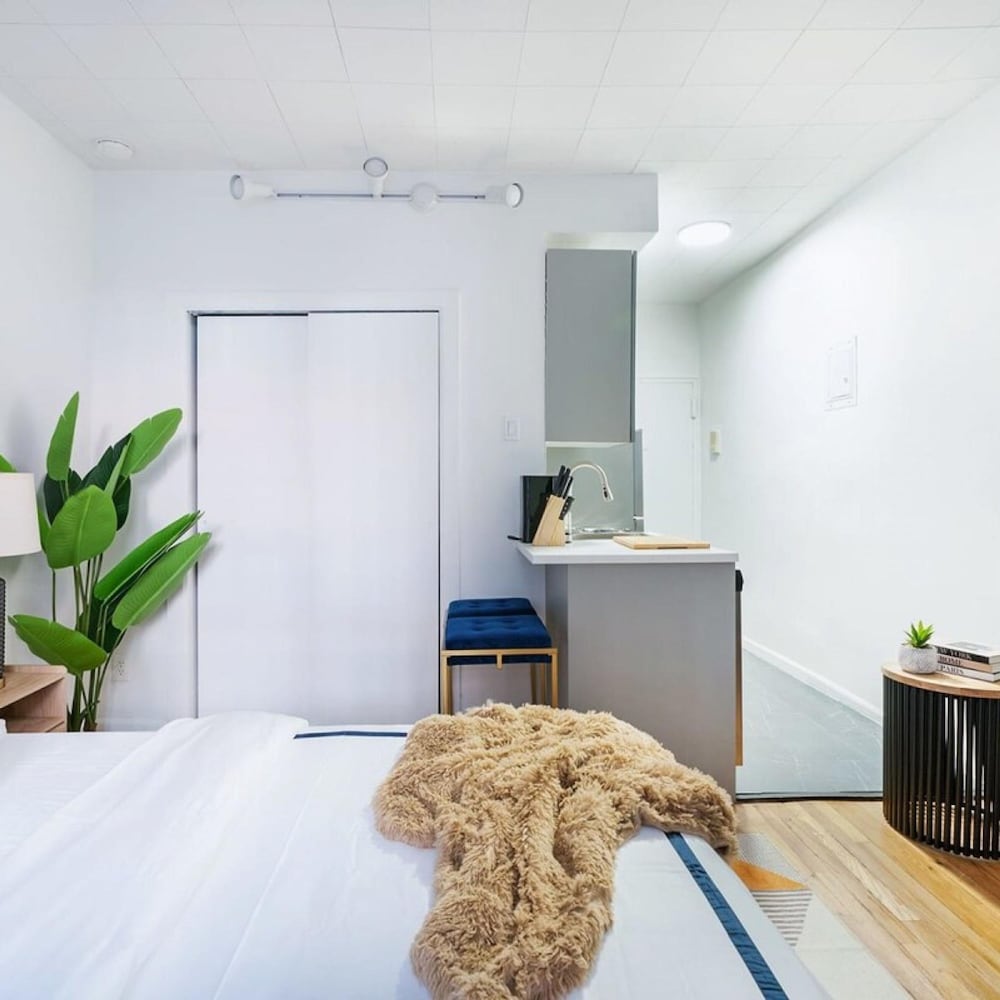 74-1c New Studio With Private Outdoors - GYM