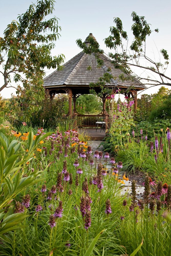 Chanticleer Guest House