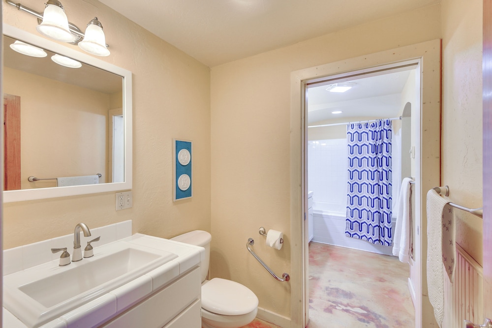 Sandpoint Vacations - 12 Mi to Schweitzer: Spacious Home w/ Deck! - Property Image 34