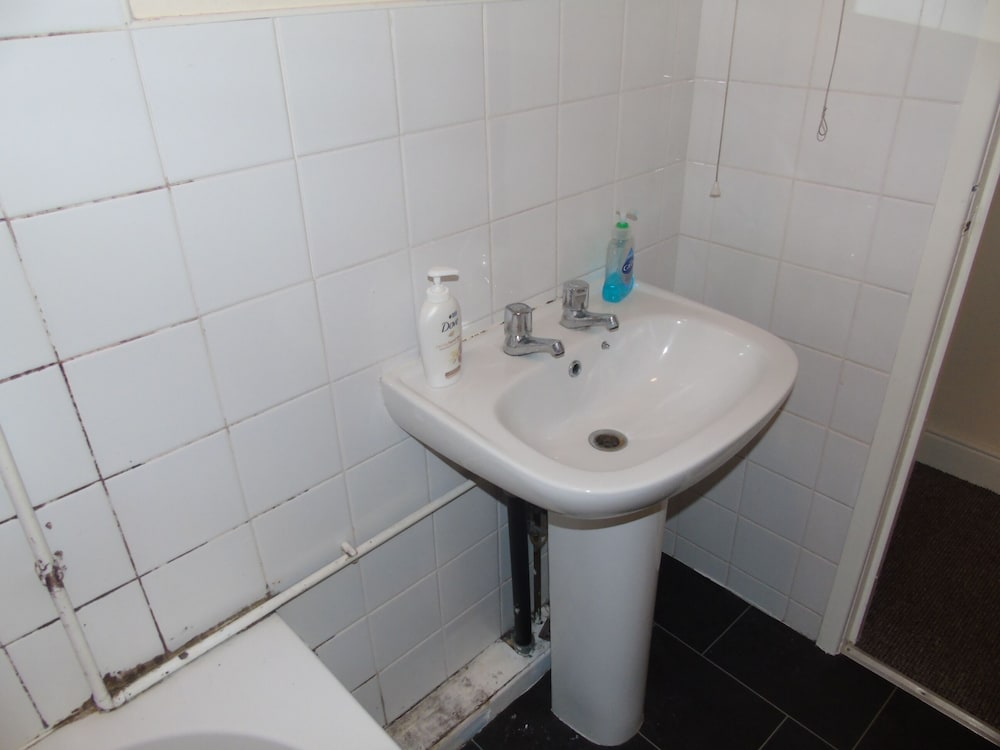 Lovely 2-bed House in Bolton Greater Manchester view 2