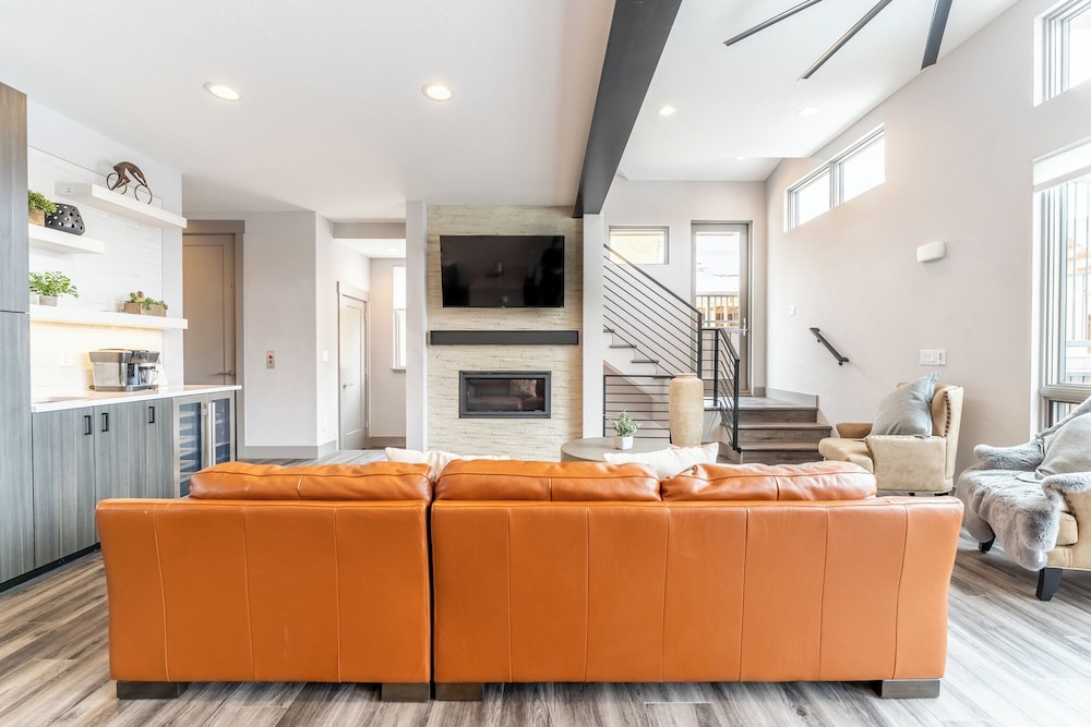 16 Sanctuary Lane