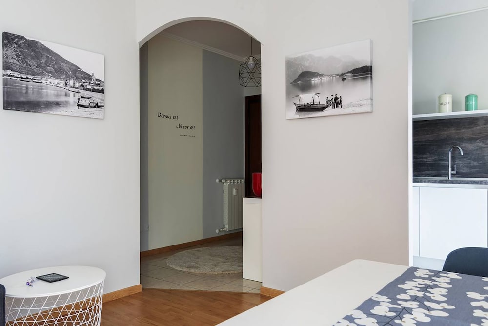 Domus en Como — kitchen