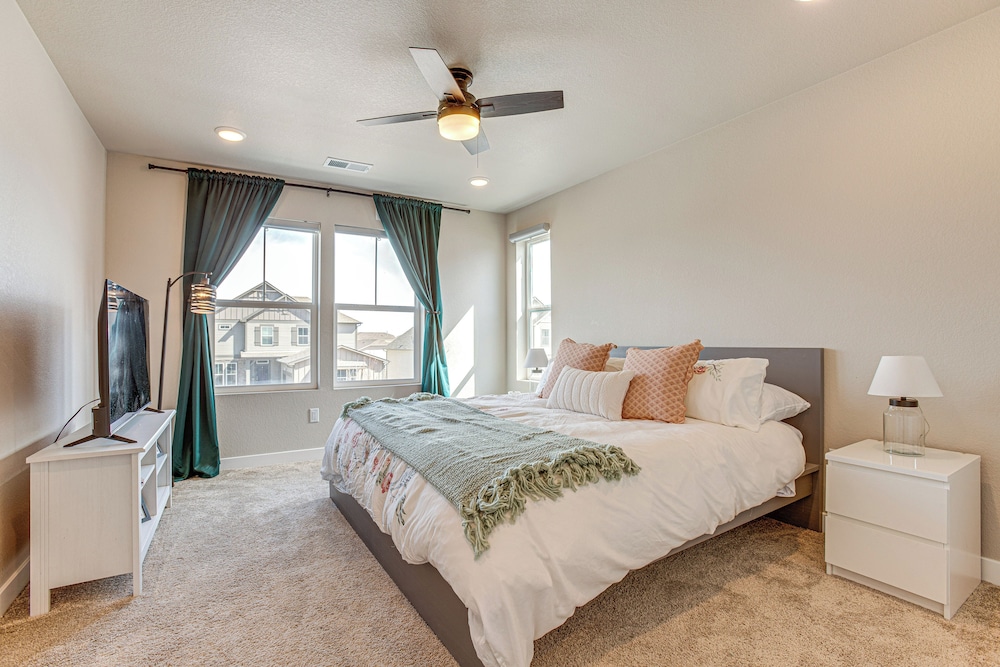 Beautiful Home w/ Bonus Room & Prime Location!