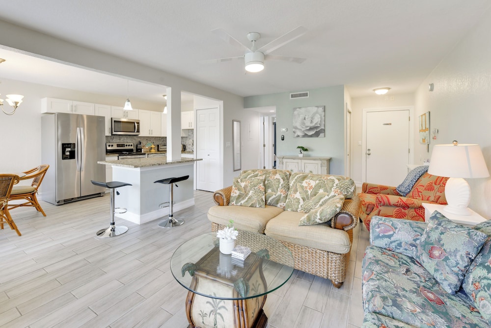 3 Mi to Siesta Key Beach: Condo w/ Heated Pool!