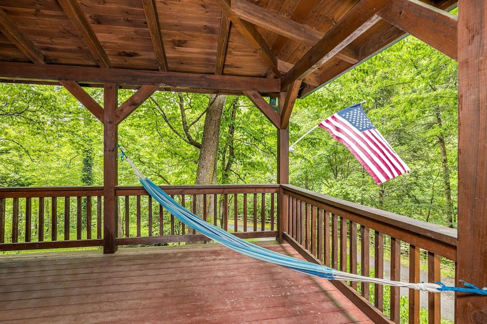 Pigeon Forge Cabin Game Room Dog Friendly Hot Tub
