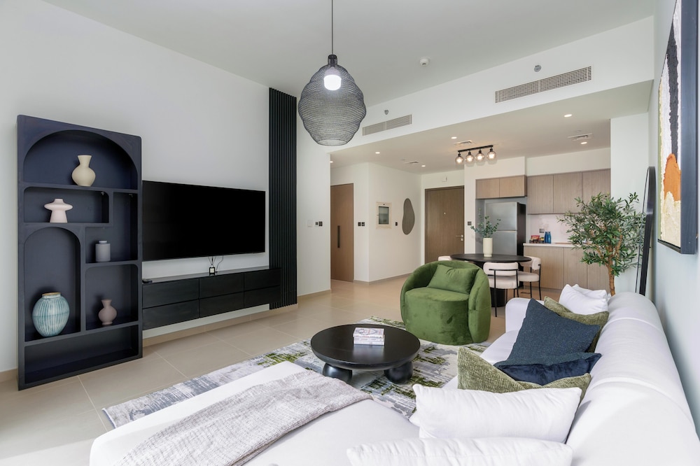2BR High Floor Act I Act II T1