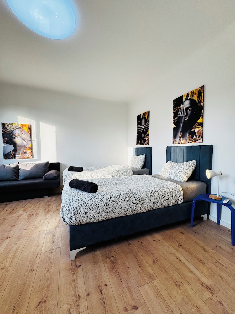Stylish 3BR Apt Outdoor Space Sleeps 8