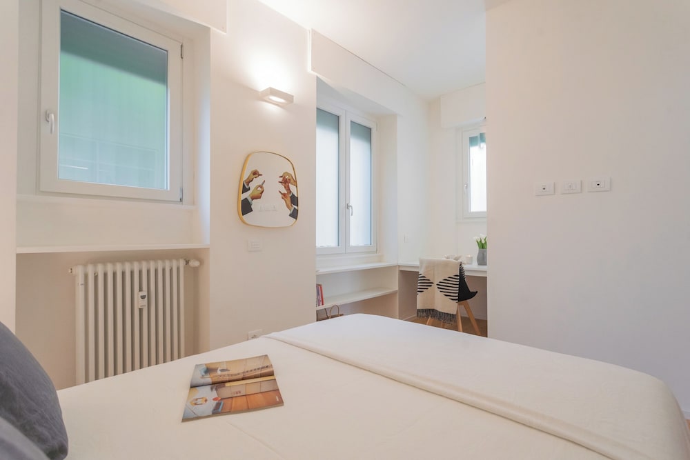 A Step From the Lake Apartment by Rent all Como