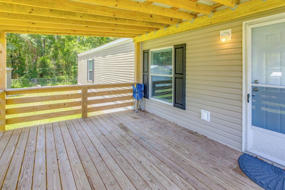 2 Mi to Ocean Isle Beach: Family Home w/ Deck!