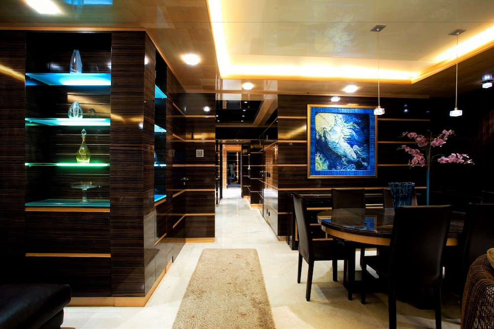 Lahoya Suites